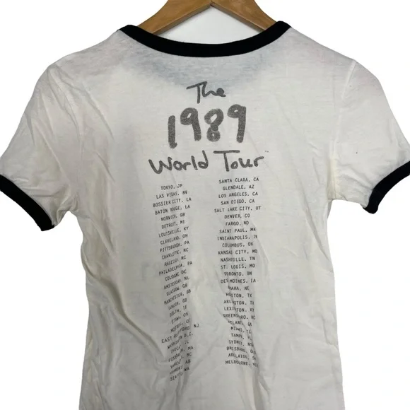 Taylor Swift 1989 Polaroid World Tour Ringer Retro T Shirt Women's Small - Picture 5 of 7